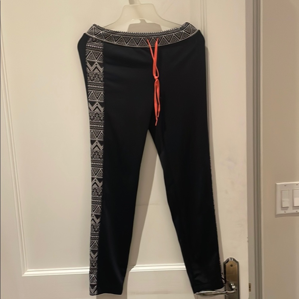 Castro Black Leggings with Geometric Pattern